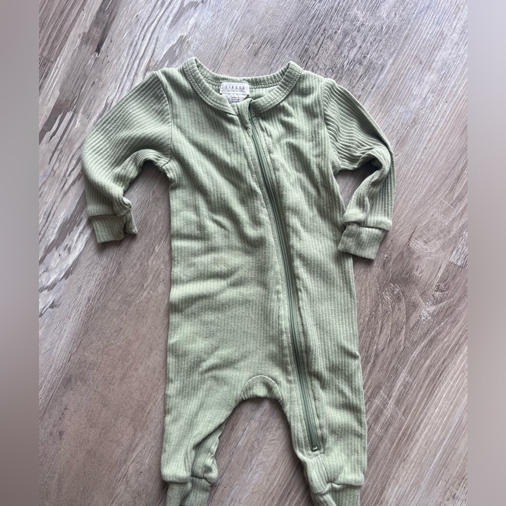 FIRSTS organic cotton blend sage green long sleeve Onesie size 3 months - Picture 2 of 5